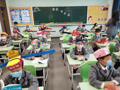 schoolchildren-china-social-distancing-hats-inspired-by-ancient-headwear-designboom-3.jpg