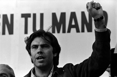 Felipe puño en alto.jpg