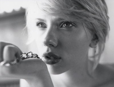 scarlettjohanssonwallpahz8.jpg